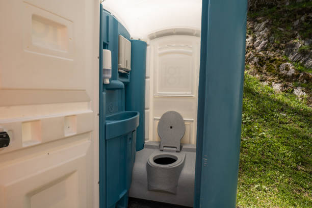 Best Portable restroom trailer rental  in Tonganoxie, KS